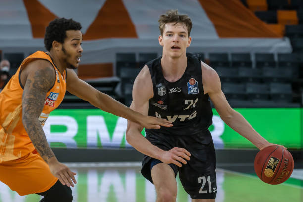 多运动员实 多运动员实