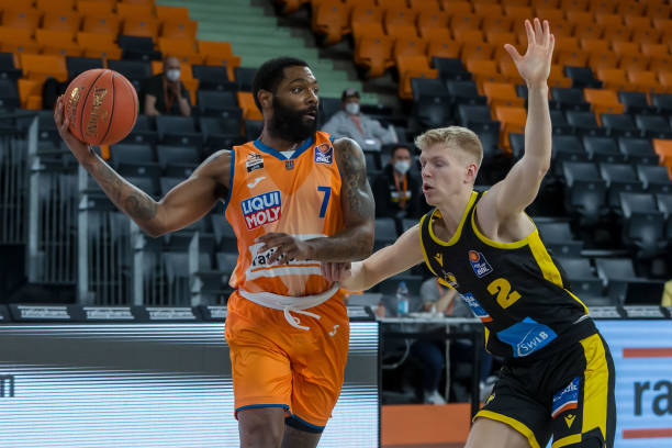 员与新人不 员与新人不