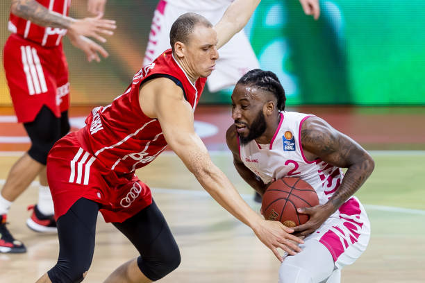 其招至麾下 其招至麾下